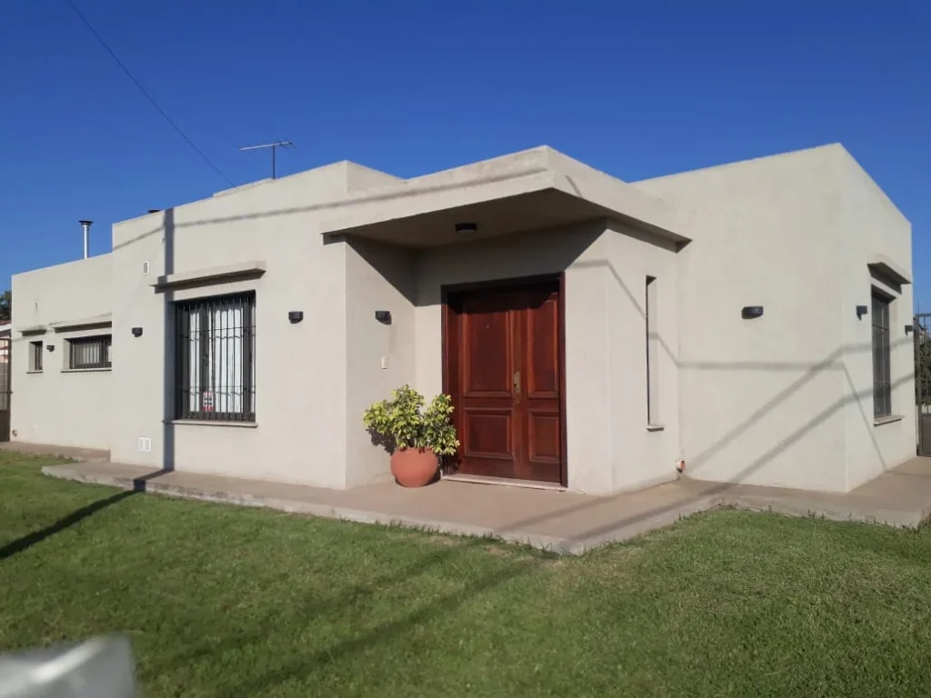 casa-con-galpon-amplio-en-colonia-caroya